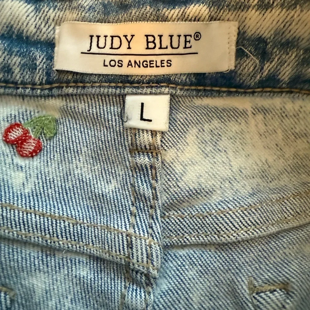 Judy Blue Cherry Bomb Denim Shorts High Rise Distressed Raw Hem Large